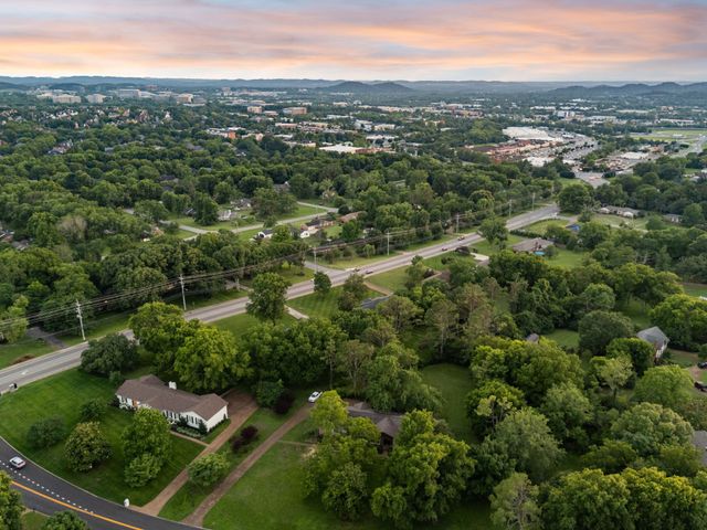 8136 Moores Ln, Brentwood, TN 37027