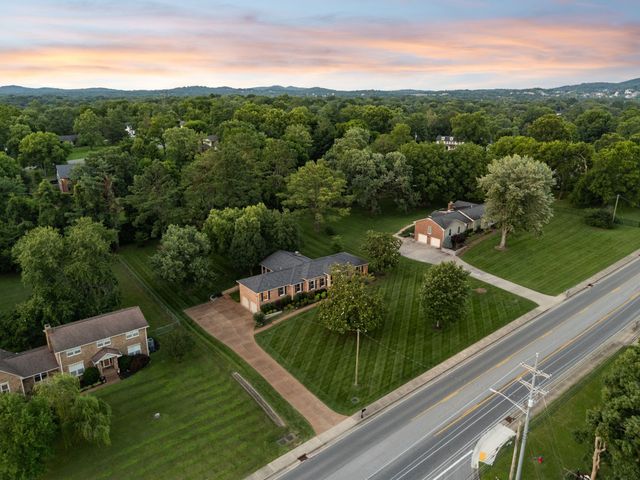 8136 Moores Ln, Brentwood, TN 37027