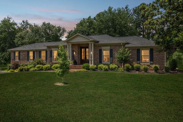 8136 Moores Ln, Brentwood, TN 37027