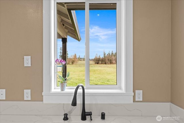 219 Bremgartner Road, Winlock, WA 98596