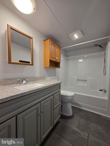 146 N REAMSTOWN RD, Stevens, PA 17578
