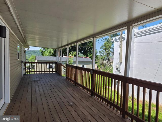 146 N REAMSTOWN RD, Stevens, PA 17578