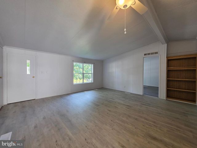 146 N REAMSTOWN RD, Stevens, PA 17578