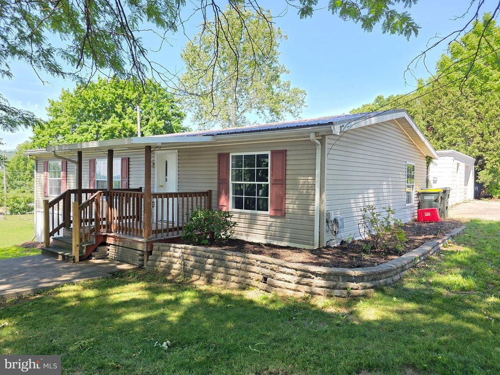 146 N REAMSTOWN RD, Stevens, PA 17578