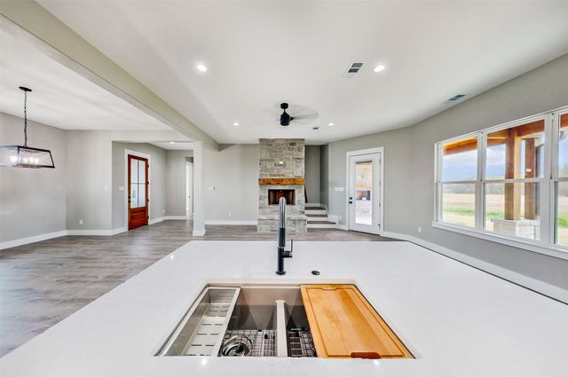 2667 VZ County Road 3820, Wills Point, TX 75169