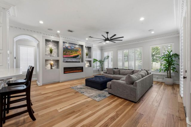 178 Promenade Street E, Montgomery, TX 77356
