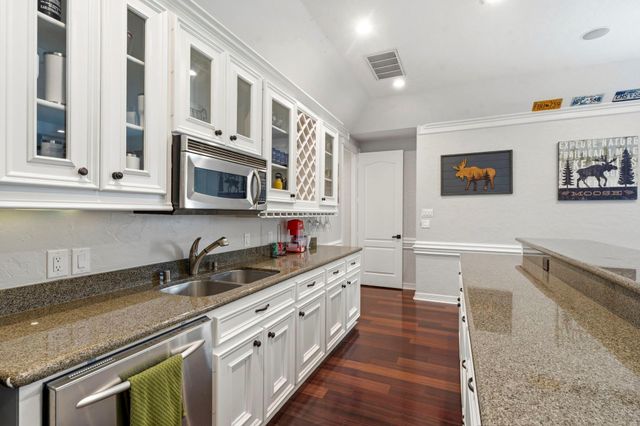 178 Promenade Street E, Montgomery, TX 77356