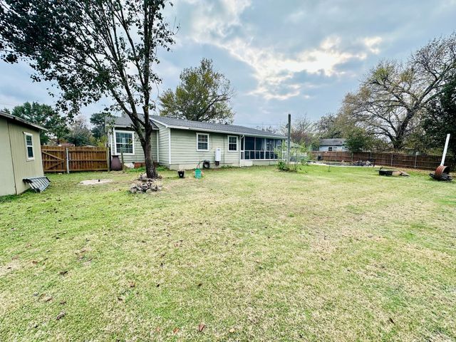 2702 W 2nd Avenue, Corsicana, TX 75110