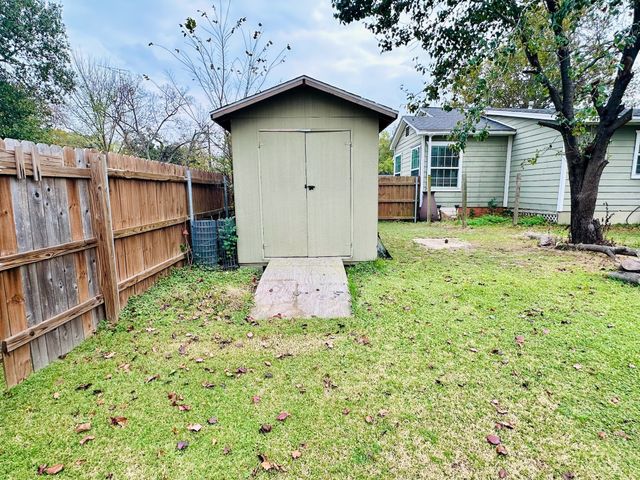 2702 W 2nd Avenue, Corsicana, TX 75110