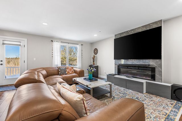 11 James Coffin Way 11, Middleton, MA 01949