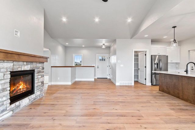 1406 DIVINITY DRIVE, De Pere, WI 54115
