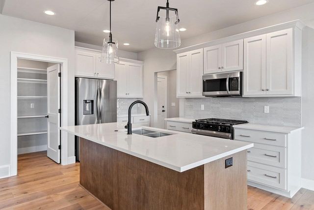 1406 DIVINITY DRIVE, De Pere, WI 54115