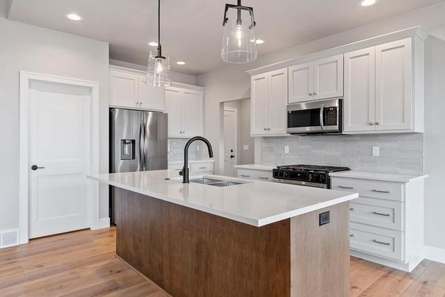 1406 DIVINITY DRIVE, De Pere, WI 54115