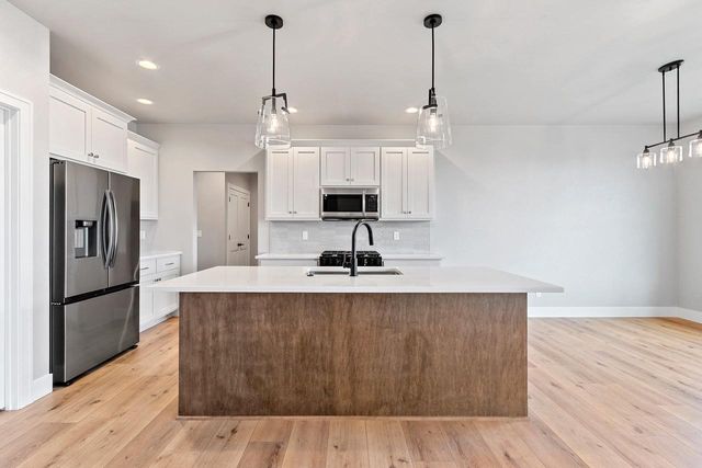 1406 DIVINITY DRIVE, De Pere, WI 54115