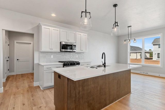 1406 DIVINITY DRIVE, De Pere, WI 54115