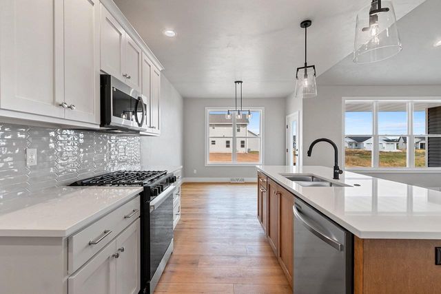 1406 DIVINITY DRIVE, De Pere, WI 54115