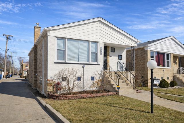 2250 E 92nd Place, Chicago, IL 60617