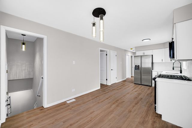 2250 E 92nd Place, Chicago, IL 60617