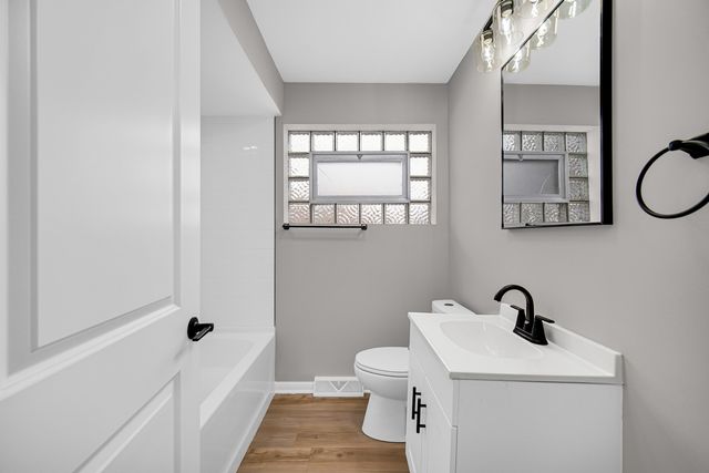 2250 E 92nd Place, Chicago, IL 60617