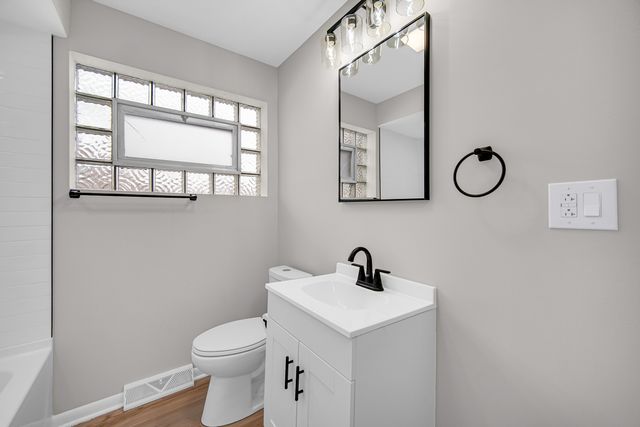 2250 E 92nd Place, Chicago, IL 60617