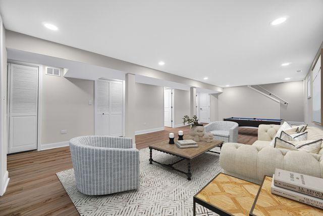 2250 E 92nd Place, Chicago, IL 60617