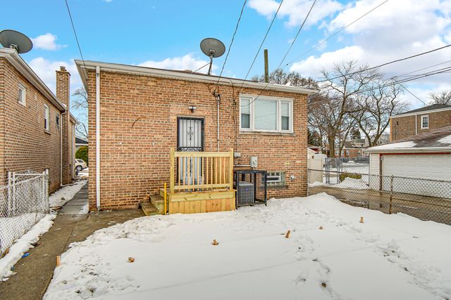 2250 E 92nd Place, Chicago, IL 60617