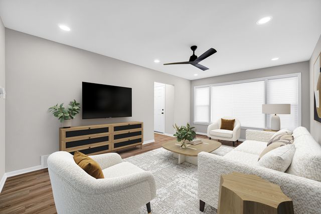 2250 E 92nd Place, Chicago, IL 60617