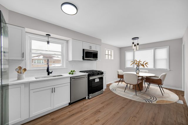 2250 E 92nd Place, Chicago, IL 60617