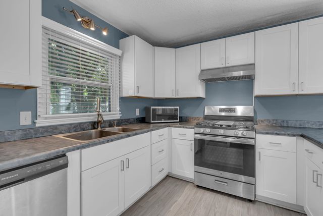 2660 N Erie Ave, Wichita, KS 67219