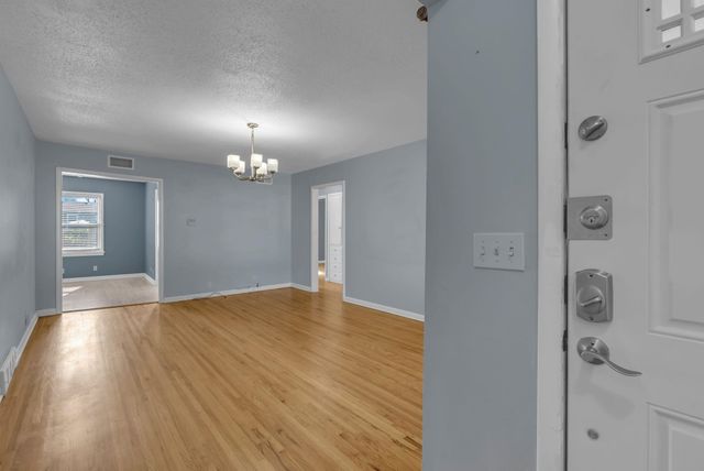 2660 N Erie Ave, Wichita, KS 67219