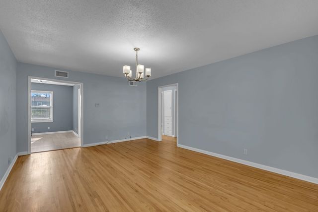 2660 N Erie Ave, Wichita, KS 67219