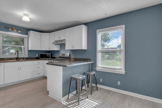 2660 N Erie Ave, Wichita, KS 67219