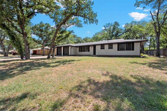1444 Cimarron Trail, Hurst, TX 76053