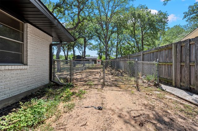 1444 Cimarron Trail, Hurst, TX 76053