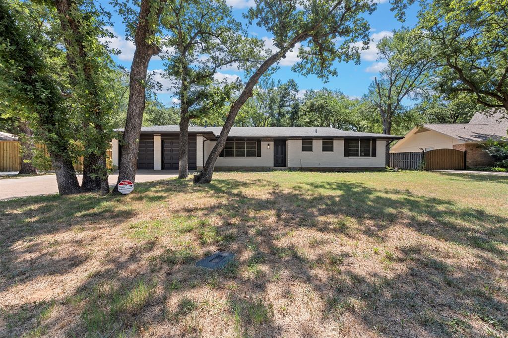 1444 Cimarron Trail, Hurst, TX 76053