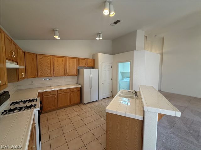 8113 Painted Clay Avenue, Las Vegas, NV 89128
