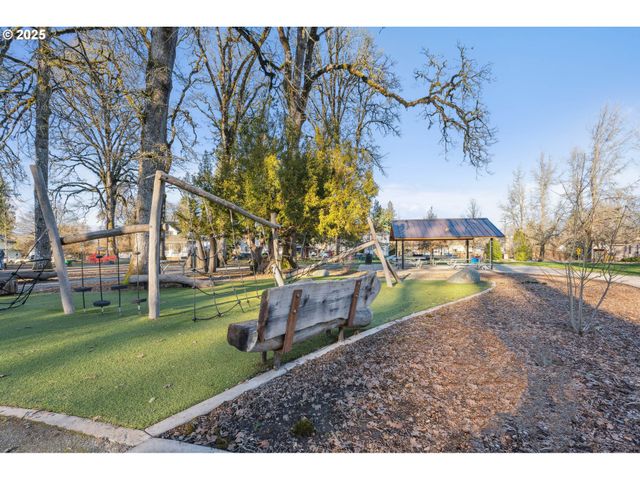 845 GLADE Ave, Forest Grove, OR 97116