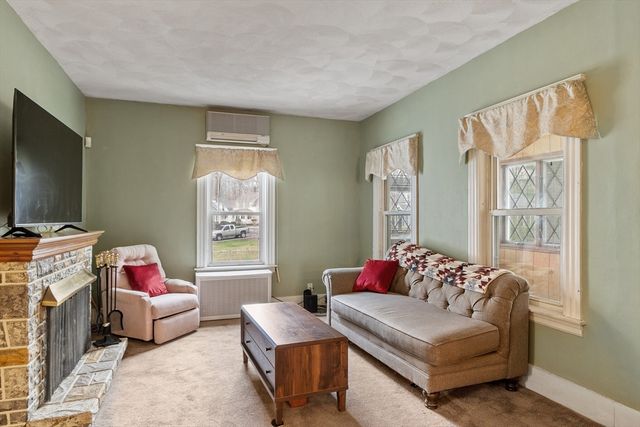 52 Woodland Rd, Auburn, MA 01501