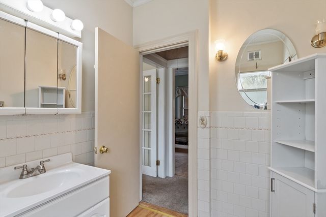 52 Woodland Rd, Auburn, MA 01501