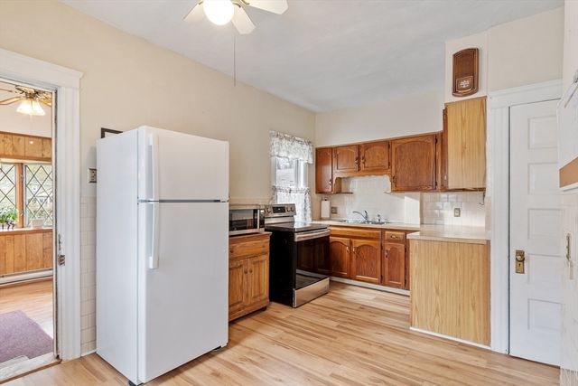 52 Woodland Rd, Auburn, MA 01501