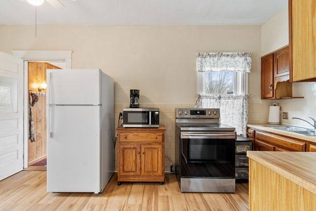 52 Woodland Rd, Auburn, MA 01501