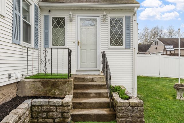 52 Woodland Rd, Auburn, MA 01501