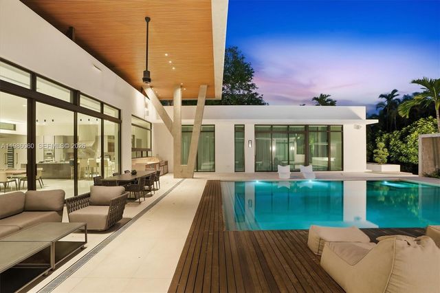 1200 NE 94th St, Miami Shores, FL 33138