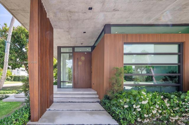 1200 NE 94th St, Miami Shores, FL 33138