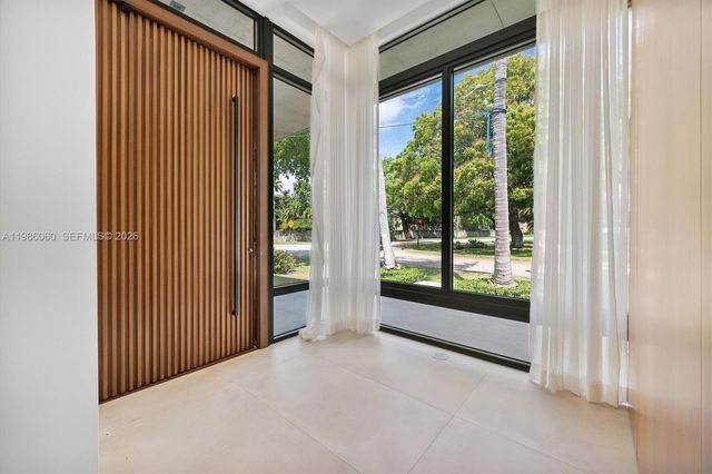 1200 NE 94th St, Miami Shores, FL 33138