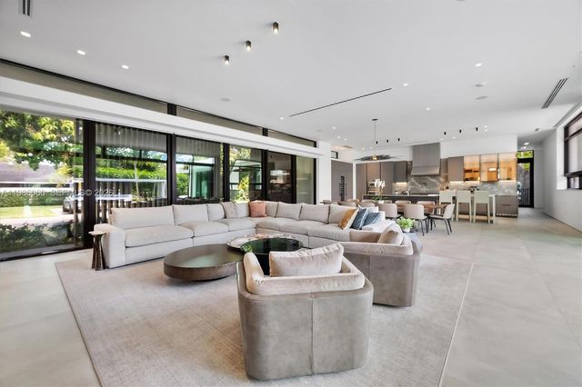 1200 NE 94th St, Miami Shores, FL 33138