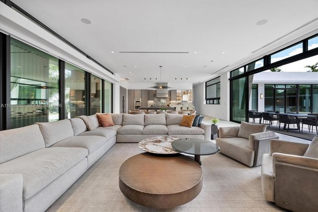 1200 NE 94th St, Miami Shores, FL 33138