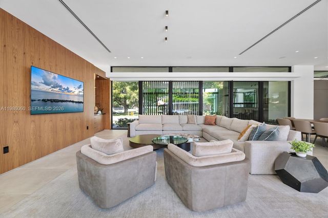 1200 NE 94th St, Miami Shores, FL 33138