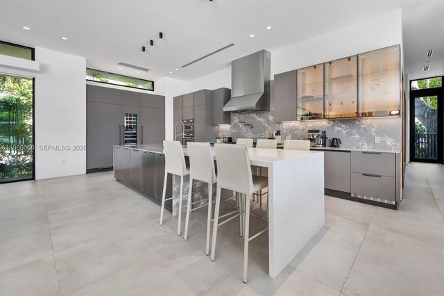 1200 NE 94th St, Miami Shores, FL 33138