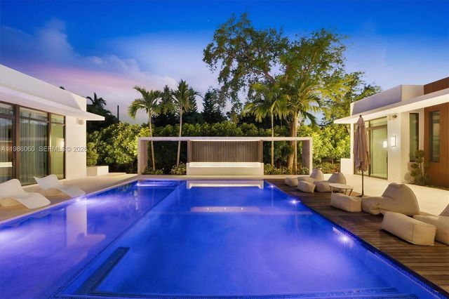 1200 NE 94th St, Miami Shores, FL 33138